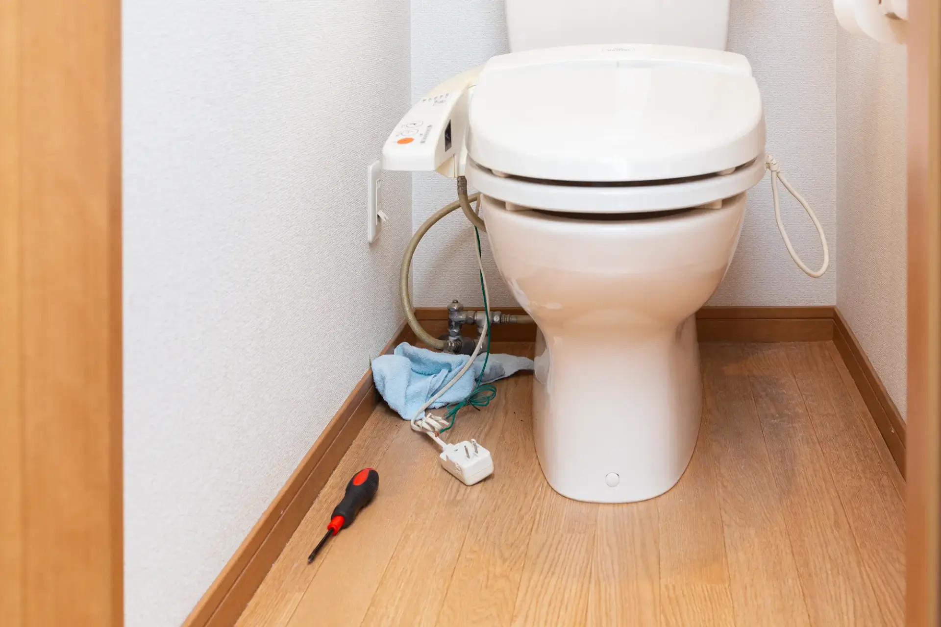 実は危険なウォシュレット水漏れ!原因特定から応急処置・修理方法まで完全ガイド
