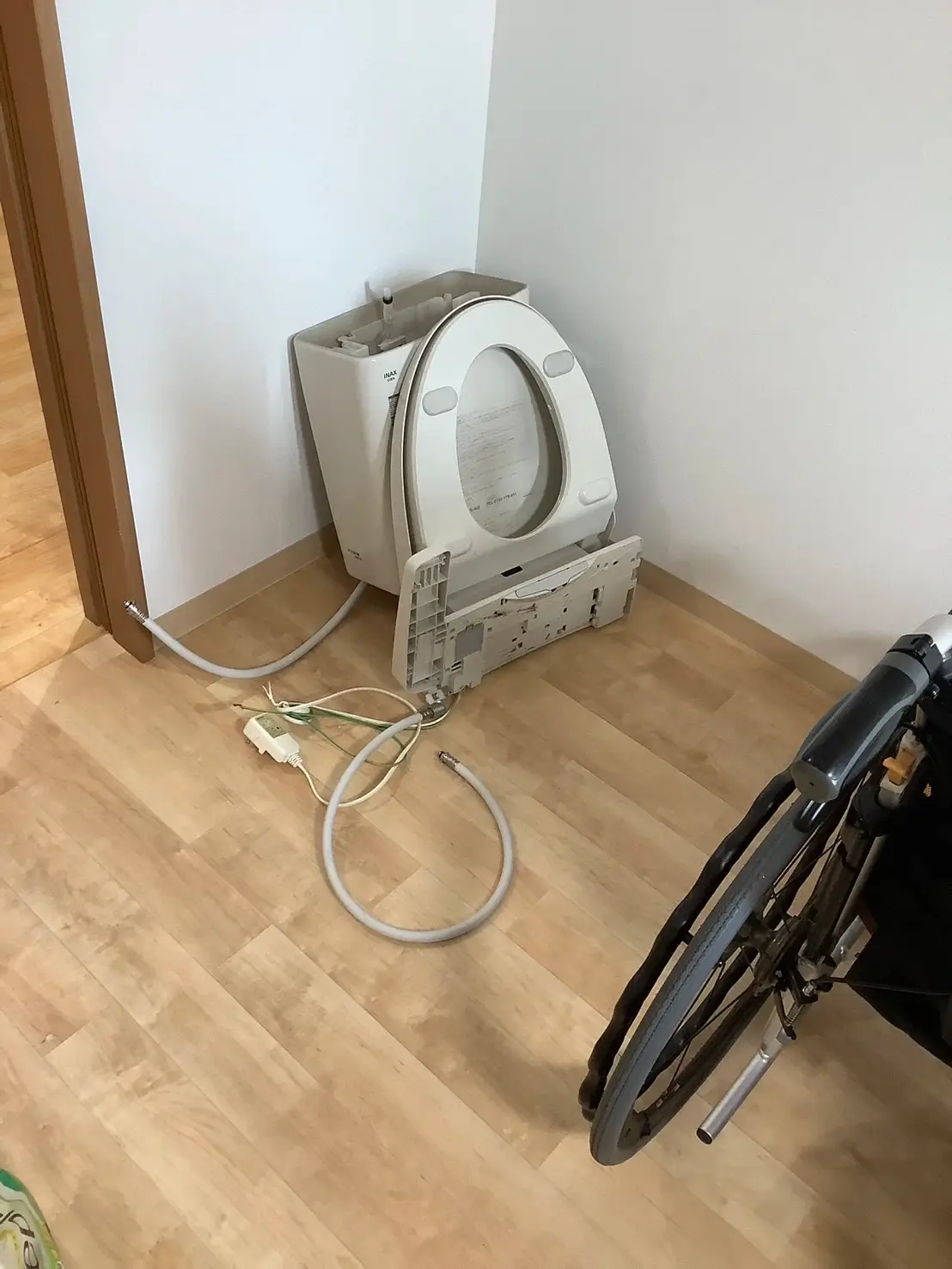 深刻なトイレ詰まりによる便器脱着-守口市佐太東町